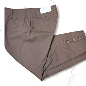 New Loft Khaki Curvy Crop Pants Size 6 stretch